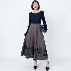 Women High Waist Wool Blend Midi <strong>Skirt</strong> Vintage Flora Jacquard Embroidery A-line <strong>Flared</strong> <strong>Skirt</strong> for Middle Aged Ladies - Product Image 3