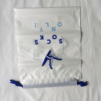 Pochette en plastique PE blanche personnalisée avec logo imprimé en gravure, cordon de serrage, pour emballage de chaussures, sac souple à fond plat