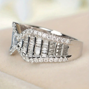 Anello a Forma di T con Fiocco e Zirconi per Donne, Gioiello da Dito Geometrico alla Moda - Product Image 2