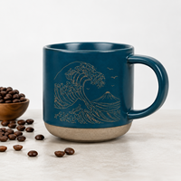 Mug à café en céramique personnalisé de 12 oz avec motif vague et montagne gravé au laser, tasse à thé en poterie bleue avec grande poignée