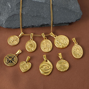 Charme en acier inoxydable plaqué or 18 carats PVD avec symboles spirituels et religieux |   Pendentifs Œil d'Horus, Vierge Marie, Croix, Oiseau sacré et Boussole - Product Image 2