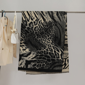 Écharpe longue pour homme, style européen/américain, imprimé léopard, nouvelle collection automne/hiver, épaisse et chaude, pour <span class=keywords><strong>le</strong></span> commerce extérieur - Product Image 3