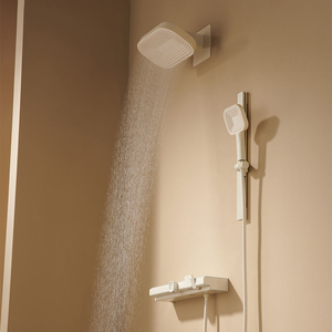 Système de douche mural thermostatique numérique moderne en laiton massif avec commande à touches <span class=keywords><strong>piano</strong></span> blanches et pommeau de douche pluie pour un confort de luxe - Product Image 2