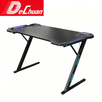 Bureau de jeu ergonomique en acier en forme de Z avec éclairage LED RGB, surface en fibre de carbone et porte-gobelet pour salle de jeu PC