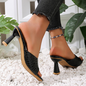 Zapatillas de tacón alto de lujo para <span class=keywords><strong>mujer</strong></span>, estilo nuevo y personalizado, con tacón fino, diseño de piel de serpiente en la parte superior y puntera, en dos colores, dorado y negro, M-LQ-052 - Product Image 3