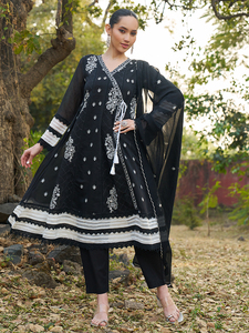 Conjunto de Salwar Kameez Negro Bordado para Mujer, Traje Étnico Anarkali con Dupatta, Atuendo de Boda - Product Image 1
