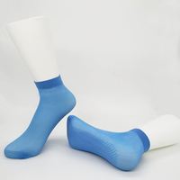 Bas d'été en soie antidérapante en silicone Lit de massage pour les pieds Adultes et enfants Paradis Chaussettes mi-mollet minces jetables