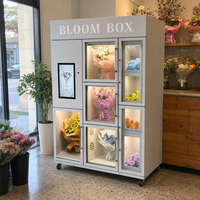 Vitrine de présentation de bouquets blanc-gris avec compartiments en verre et écran tactile pour distributeur automatique de fleurs