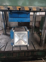 Presse hydraulique à 4 poteaux, fournisseur chinois, machine de formage et de pressage de réservoirs d'eau en acier inoxydable de haute qualité