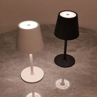 Lampe de table décorative moderne pour chambre à coucher, à LED, sans fil, alimentée par batterie, à commande tactile, à intensité variable, flexible, en métal, portable, très vendue