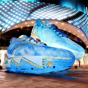Chaussure de sport gonflable géante, chaussure de course gonflable, chaussure athlétique éclairée par LED, accessoire pour l'activation de marque sportive/les magasins éphémères/les présentoirs de centre commercial - Product Image 1