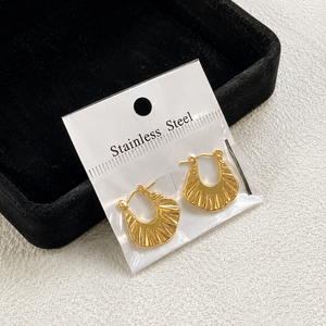Pendientes de acero inoxidable con geometría irregular y estilo minimalista - Product Image 4