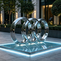 Sculpture de repère à quatre anneaux en acier inoxydable, avec logo de marque personnalisé et fontaine LED pour showroom de voitures de luxe et centre commercial