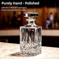 En stock, ensemble moderne de tasses à whisky et cognac comprenant des verres à vin, carafes, tasse en cristal à pieds courts, passe au lave-vaisselle et au micro-ondes