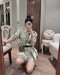 Ensemble de robe en jean extensible en mélange de rayonne PA/PE avec ceinture, taille ajustée, anti-froissement, teinture unie, support d'échantillon OEM/ODM - Product Image 6
