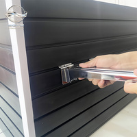 PVC Slatwall panelen voor schoenenwinkels |   Schoenenwanddisplay en schappanelen |   Sneaker Boot Proef- en Presentatiesysteem op Maat