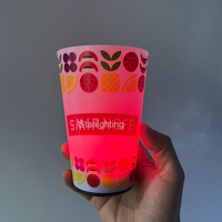 OEM Kundenspezifisches LOGO 12oz 14oz 16oz LED Leuchtende Trinkbecher aus Kunststoff mit Wassersensor für Halloween, Weihnachten, Chinesisches Neujahr, Ostern und Partys