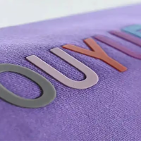 Presse à caoutchouc 3D personnalisée en usine Machine PVC Vêtements tissés Logo en relief T-Shirt Hoodie Marque Autocollant Silicone Transfert de chaleur