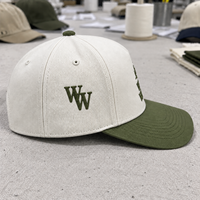 Casquettes de baseball personnalisées vert olive pour mariage, bicolores en coton avec broderie cursive, idéales pour les cadeaux d'invités de mariage