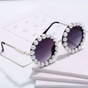 Wholesale 2020 New Fashion Luxury Vintage Small <b>Frame</b> Women <b>Sunglasses</b> Pearl <b>Round</b> <b>Sunglasses</b> - Product Image 5