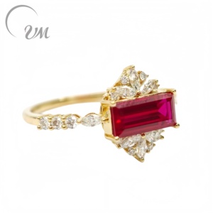 แหวนเพชรและทับทิมสังเคราะห์ 14k จาก UM jewelry เหมาะสำหรับทุกเพศทุกวัย สวมใส่ได้ทุกวัน หรือเป็นของขวัญวันครบรอบแต่งงาน - Product Image 3