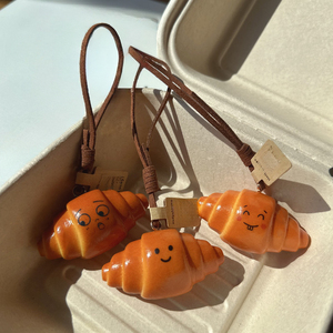จี้พวงกุญแจรูปครัวซองต์จำลองทำจาก PVC ของ KI liangpeng ทนน้ำด่าง น่ารัก - Product Image 4