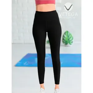 Leggings de sport longs et très élastiques Ines avec poches latérales en tissu tricoté - Product Image 1