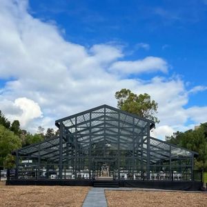 Carpa de Lujo para Eventos al Aire Libre con Capacidad para 1000 Personas, Transparente, de PVC, con Estructura de Aluminio Negro, Tipo Atrio - Product Image 4