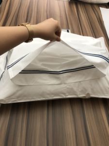 Juego de Ropa de Cama de Satén 100% Algodón Natural - Funda de Edredón y Fundas de Almohada con Bordado de Líneas - Product Image 6