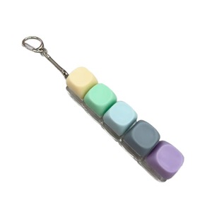 Llavero de teclado mecánico de cinco teclas con eje de plástico, modelo de botón de apriete, diseño arcoíris transfronterizo M Bean - Product Image 5