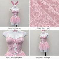 Costume de Lapin Rose : Corset, Bodysuit, Oreilles de Lapin, Collier Ras-du-Cou, Mini-Jupe en Dentelle – Tenue Fantaisie