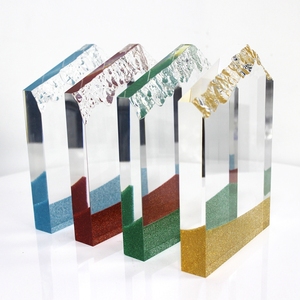 Trofeo de Acrílico Transparente con Logotipo Personalizado, Placa de Cristal con Forma de Pico de Montaña, Premio con Base de Arena Roja Brillante para Empresas - Product Image 5