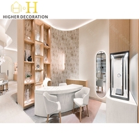 Vitrine de présentation de montres haut de gamme en bois chaleureux, style minimaliste, avec écran LCD numérique pour montres
