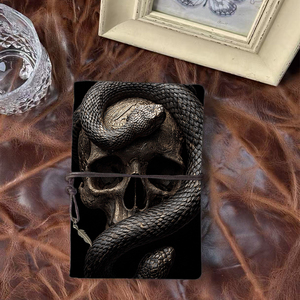 A6 taccuino artigianale utile per studenti universitari di scienze umane perfetto per analisi del testo e contorni di saggio con teschio e un - Product Image 1