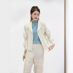 <span class=keywords><strong>Traje</strong></span> Casual Plisado Miyake para <span class=keywords><strong>Mujer</strong></span>, Conjunto de <span class=keywords><strong>Chaqueta</strong></span> y Pantalones Holgados de Otoño, 100% Poliéster Antipilling - Product Image 3