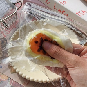 Nouveau design Jouet Squishy en TPR en forme de gâteau soufflé au fromage et aux fraises, Balle anti-stress à presser en forme de dessert simulé pour filles, Vente en gros - Product Image 2