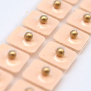 24K Or Oreille Graines Autocollants Acupression Massage Oreille Graines Or pour Acupoint Thérapie Acuriculaire Acupuncture 100PCS - Product Image 6