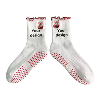 Chaussettes de yoga antidérapantes respirantes de bonne qualité avec logo brodé personnalisé, bordure à volants, chaussettes de pilates pour femmes