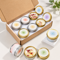 Bougie parfumée d'aromathérapie dans une boîte en métal avec un couvercle botanique pour la relaxation à domicile et coffret cadeau