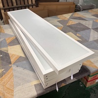 Plafonnier LED carré moderne à montage en surface 40W/60W 4000K 1200x300mm en aluminium, installation facile pour la maison et le bureau