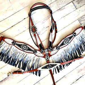 Ensemble de sellerie western en cuir pour cheval, coloré avec franges rouges, têtière et peitoral sculptés à la main - Accessoires d'équitation durables - Product Image 1