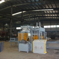 Machine de moulage de blocs de béton hydraulique entièrement automatique QT8-15 pour la production de briques