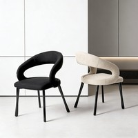 Chaise de salle à manger minimaliste de style italien, luxe léger, pour usage domestique, nouveau modèle 2026, inspirée des designers modernes, sensation haut de gamme premium