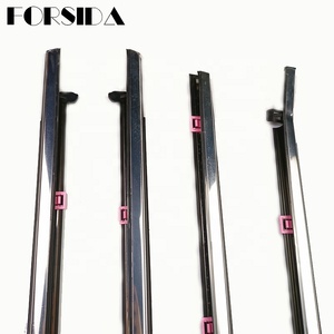 ยางขอบกระจกหน้าขวาแท้ รุ่น 75710-02200 สีดำ สำหรับรถยนต์โตโยต้า โคโรลล่า ปี 2007 - Product Image 3