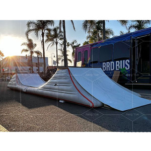 Plate-forme gonflable personnalisée en PVC, tapis d'air, rampe de piscine en U, rampe de skateboard, rampe d'atterrissage pour les sports de skate - Product Image 4