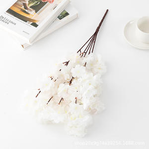 Branches <span class=keywords><strong>de</strong></span> <span class=keywords><strong>cerisier</strong></span> artificielles réalistes, cinq tiges, <span class=keywords><strong>fleurs</strong></span> <span class=keywords><strong>en</strong></span> soie courtes, faites à la main, décoration <span class=keywords><strong>de</strong></span> fête du Nouvel An, décoration <span class=keywords><strong>de</strong></span> jardin, décoration <span class=keywords><strong>de</strong></span> table - Product Image 6