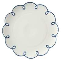 Assiettes en céramique ondulées vertes avec dentelle, design de luxe, pour usage domestique, mariages, fêtes, restaurants, desserts et décorations.