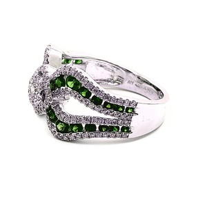 Anillo de Moda de Oro Blanco de 18k con Esmeralda y Engaste de Puntas para Bodas y Fiestas Unisex - Product Image 3