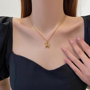 Collar de acero de titanio <span class=keywords><strong>para</strong></span> perro con globo divertido de moda americana europea <span class=keywords><strong>para</strong></span> mujer colgante de hip-hop transfronterizo de moda dorada directa - Product Image 4