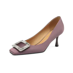 Vente en gros d'<span class=keywords><strong>escarpins</strong></span> pour femmes 2024 printemps nouvelles chaussures à bout carré <span class=keywords><strong>violet</strong></span> mode boucle carrée robe de soirée mariée chaussures à talons hauts minces - Product Image 1